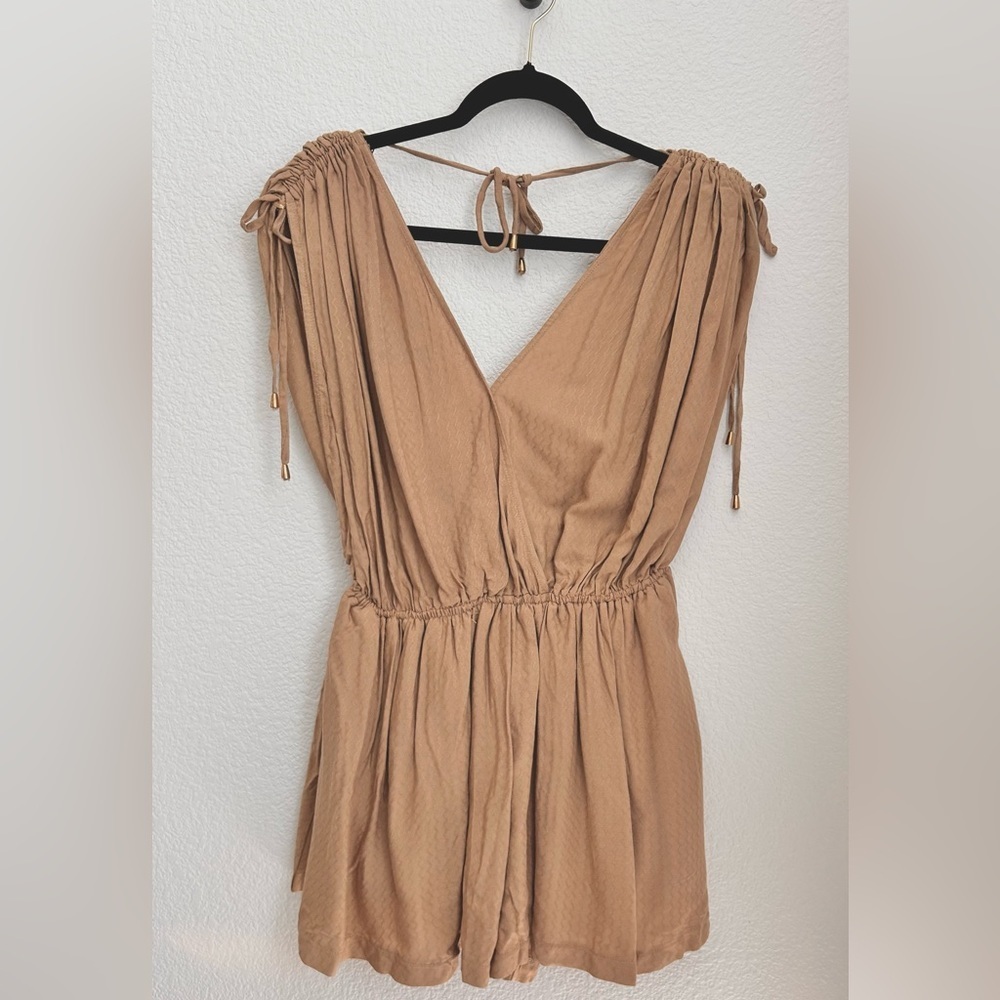 HYFVE Boutique Draped Tan Romper w/pockets Pullon Elastic waist Sz M - Picture 3 of 10